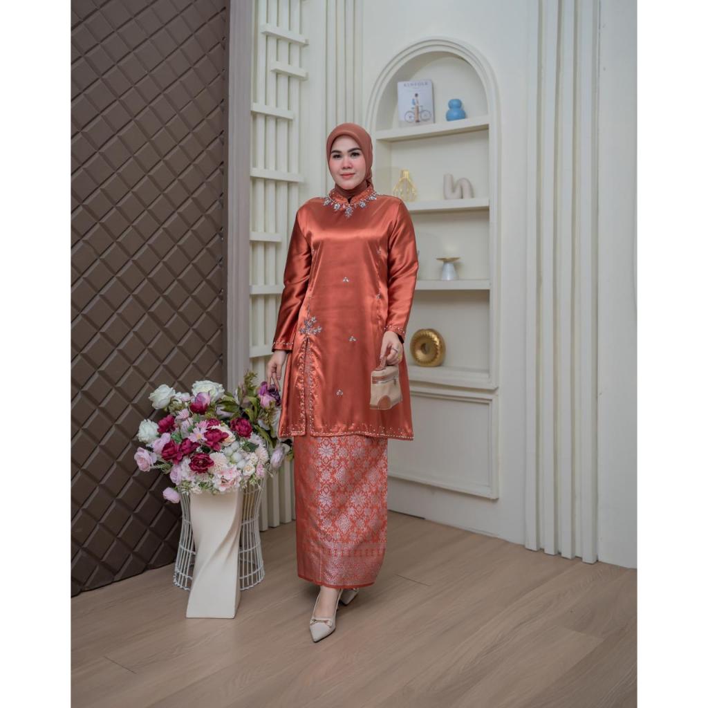 Set Kebaya Tunik Payet Satin Belah Samping / Baju Kurung Melayu