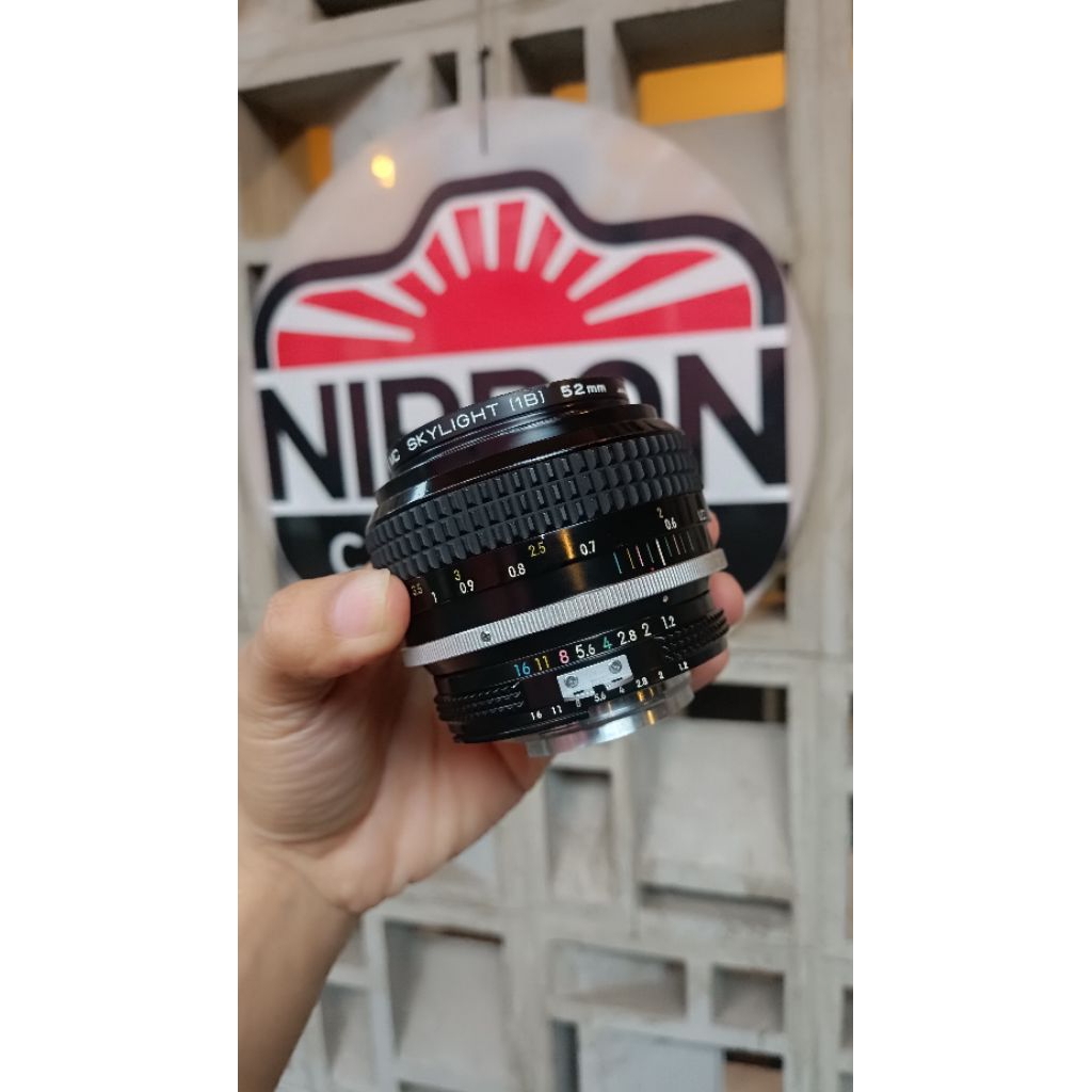 Nikkor / Nikon MF 55mm f1.2 Bokehlicious 
