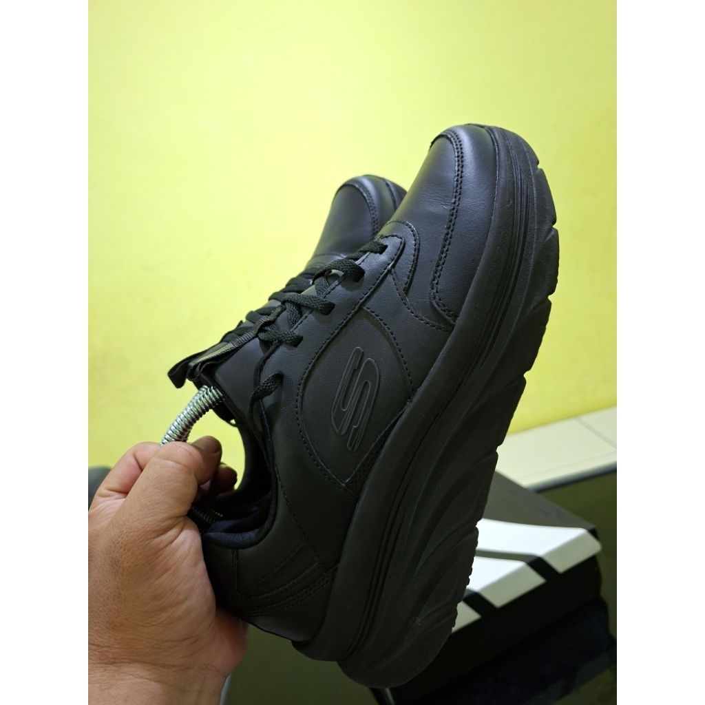 sepatu running Skechers