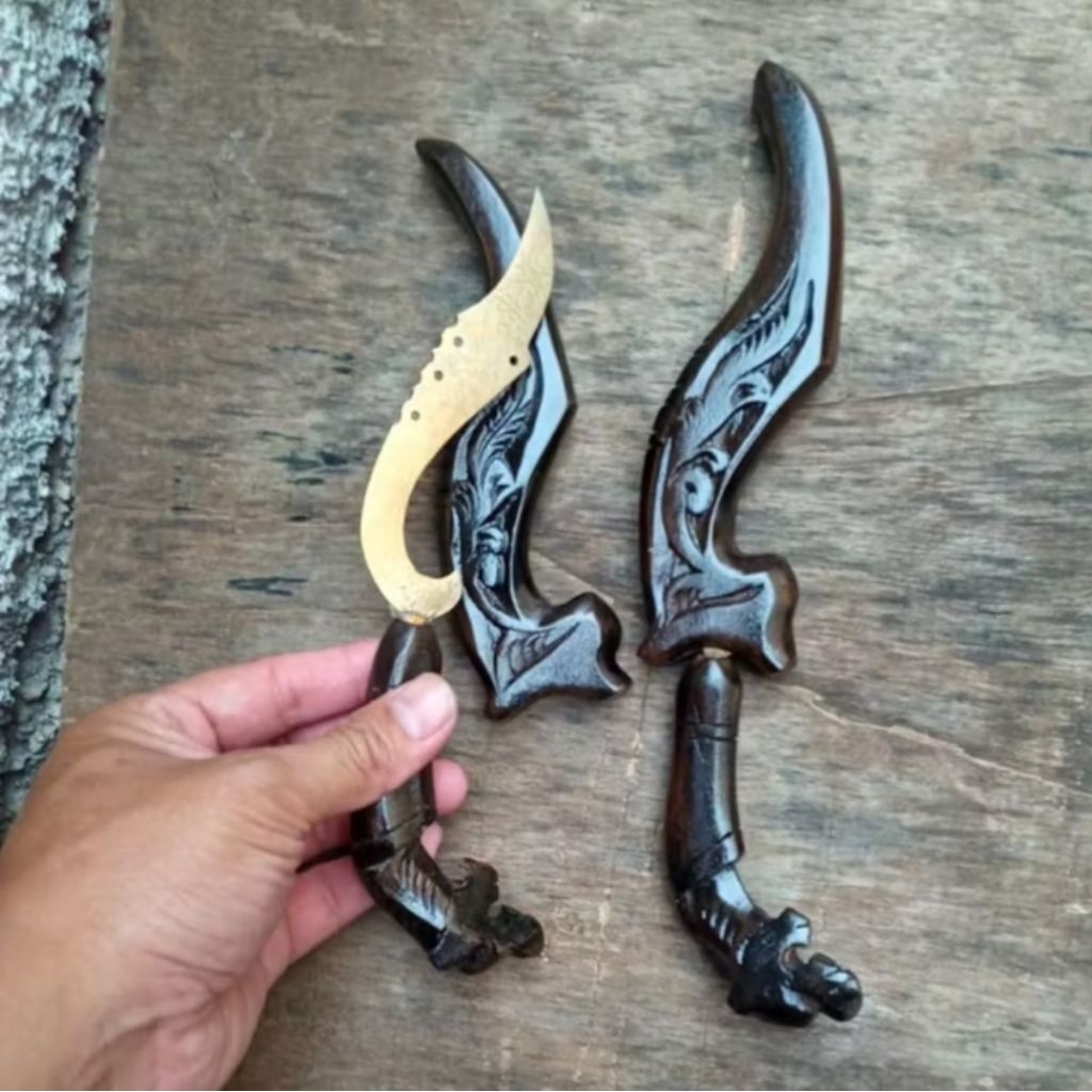 Kujang Kuningan Rengken Motif Ukiran Kayu Mala