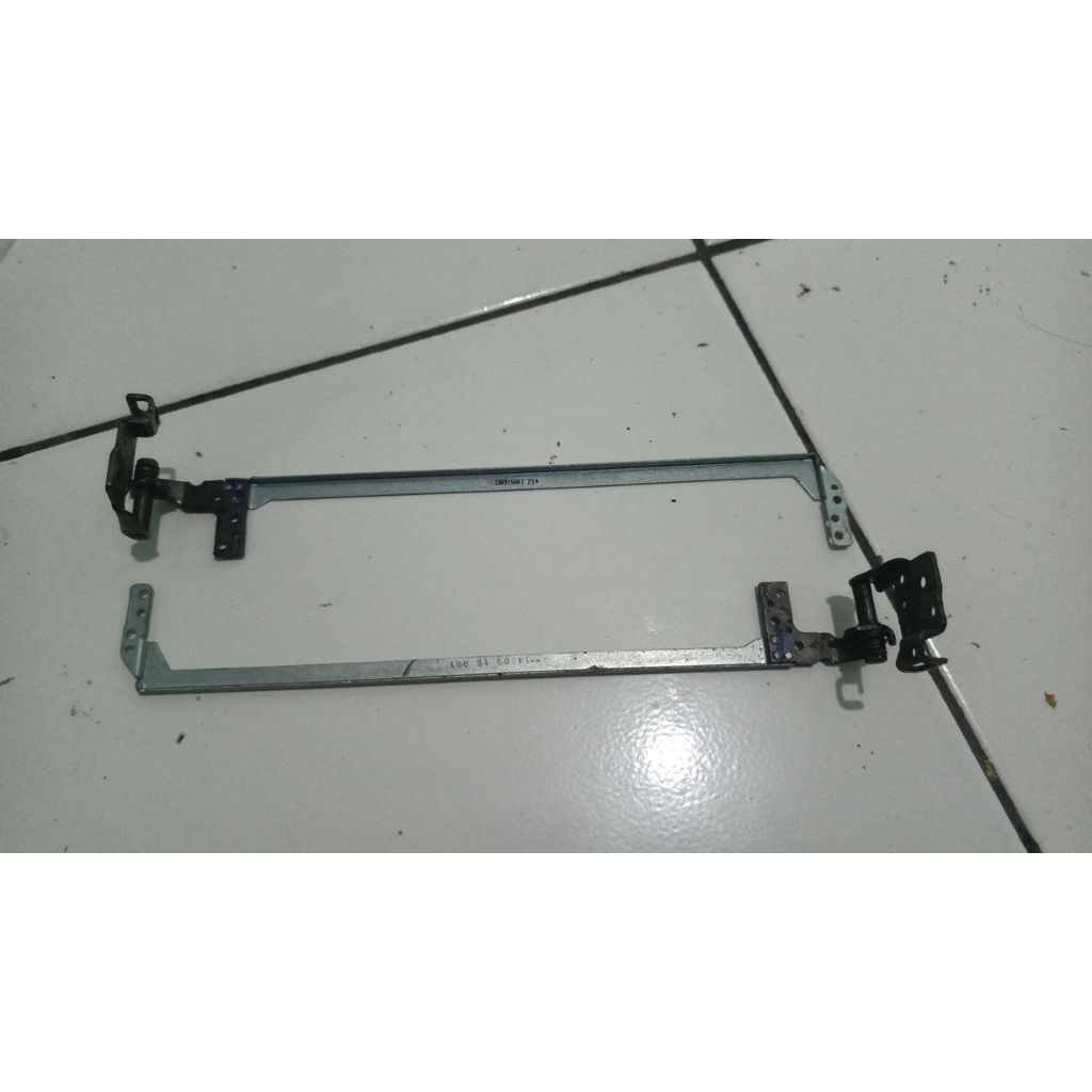 Acer Aspire E1-410 engsel kiri