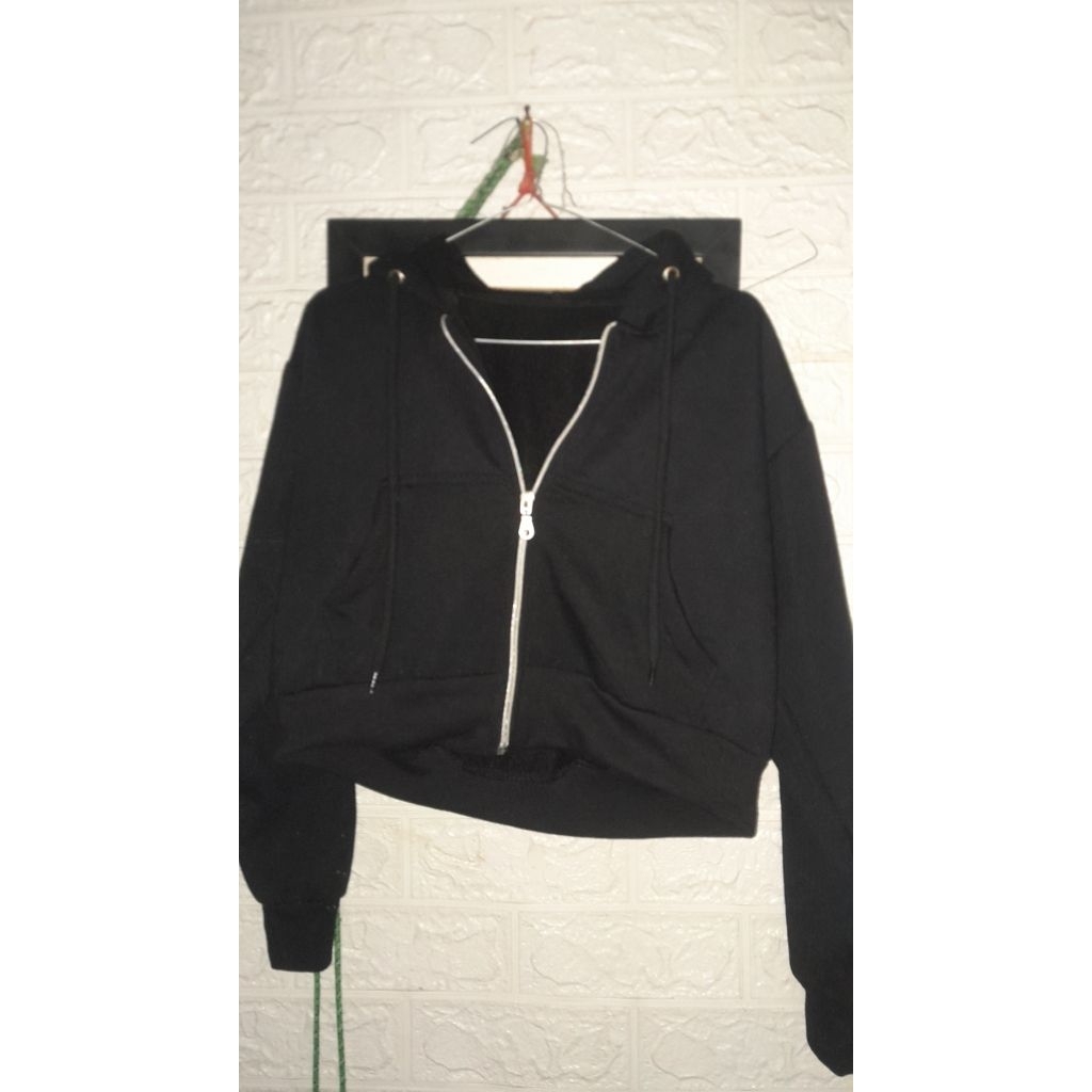 hoodie zipper crop hitam pl