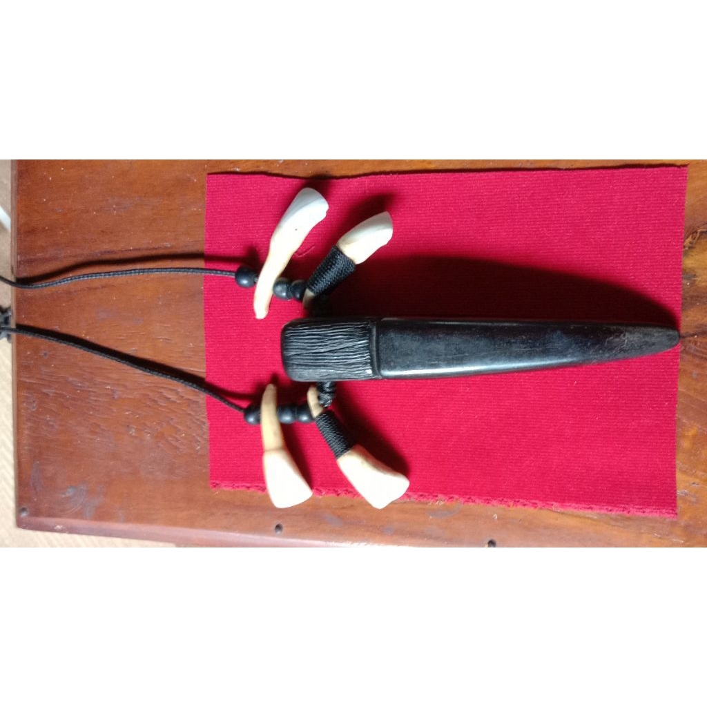 kalung kayu stigi hitam