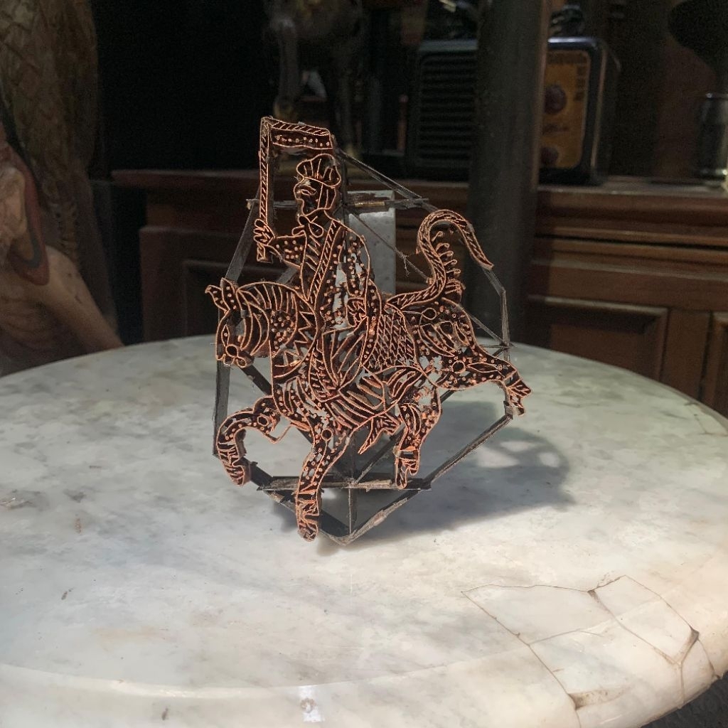 Cap Batik Ksatria dan Kuda Logam Small Lawas Jadul Tua