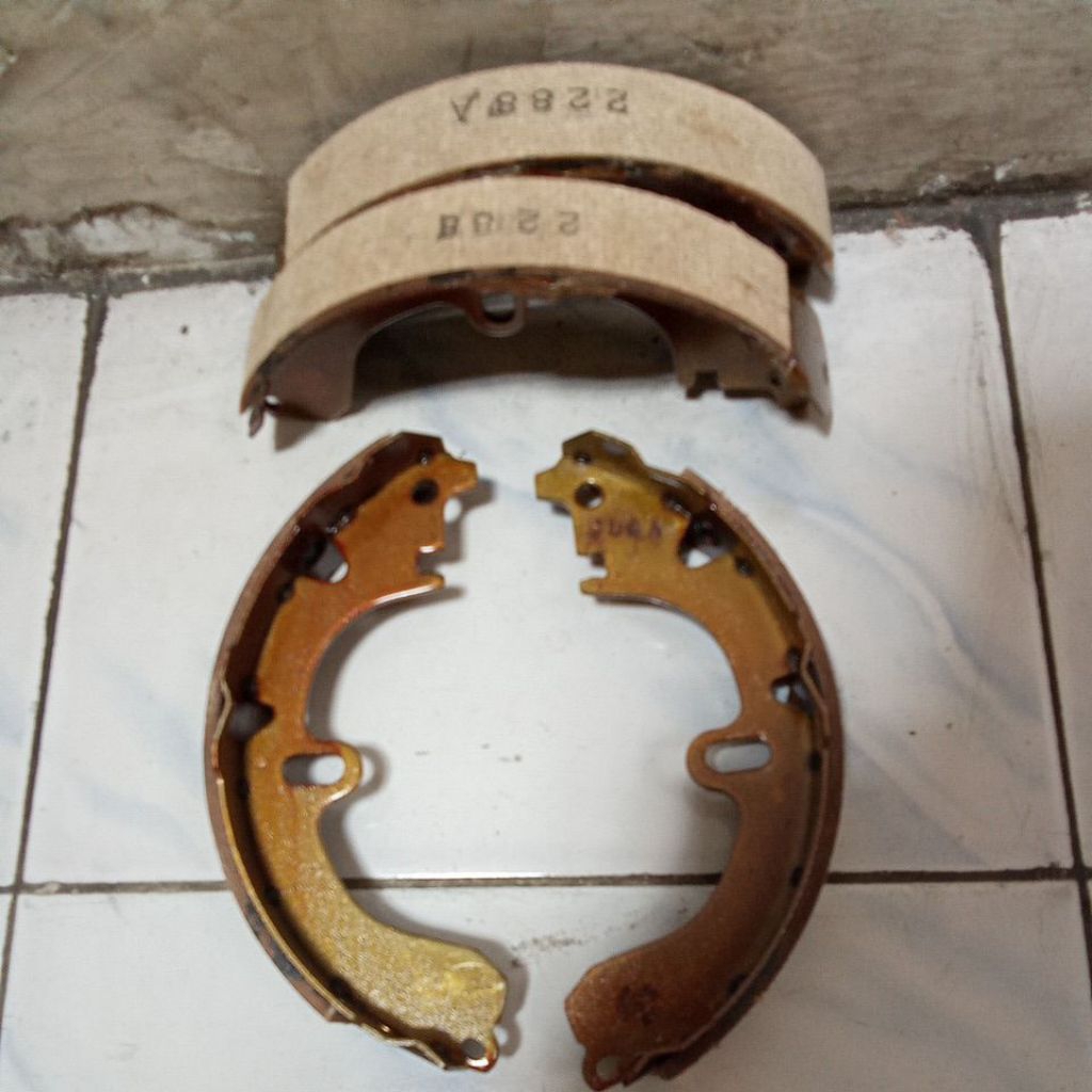 Kampas Rem Belakang Toyota Corolla GL Dan Corolla SE Saloon