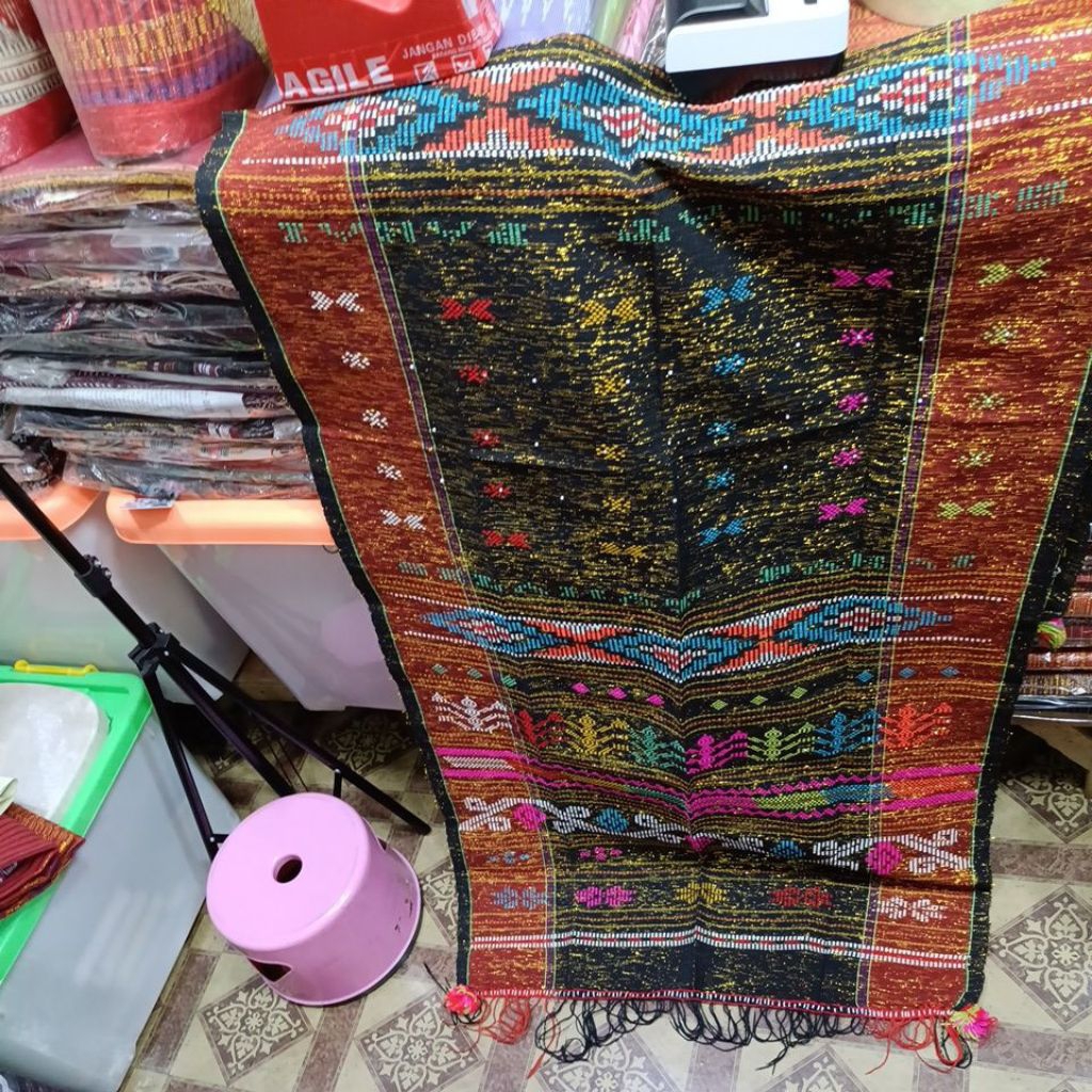 ULOS SADUM Tikar-Tikar Benang Mas+Ulos Sadum Tu Boru
