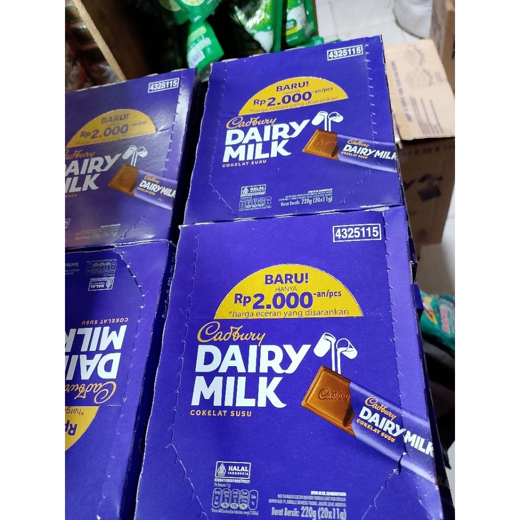 Coklat CADBURY Dairy Milk (1Box Isi 20pcs)
