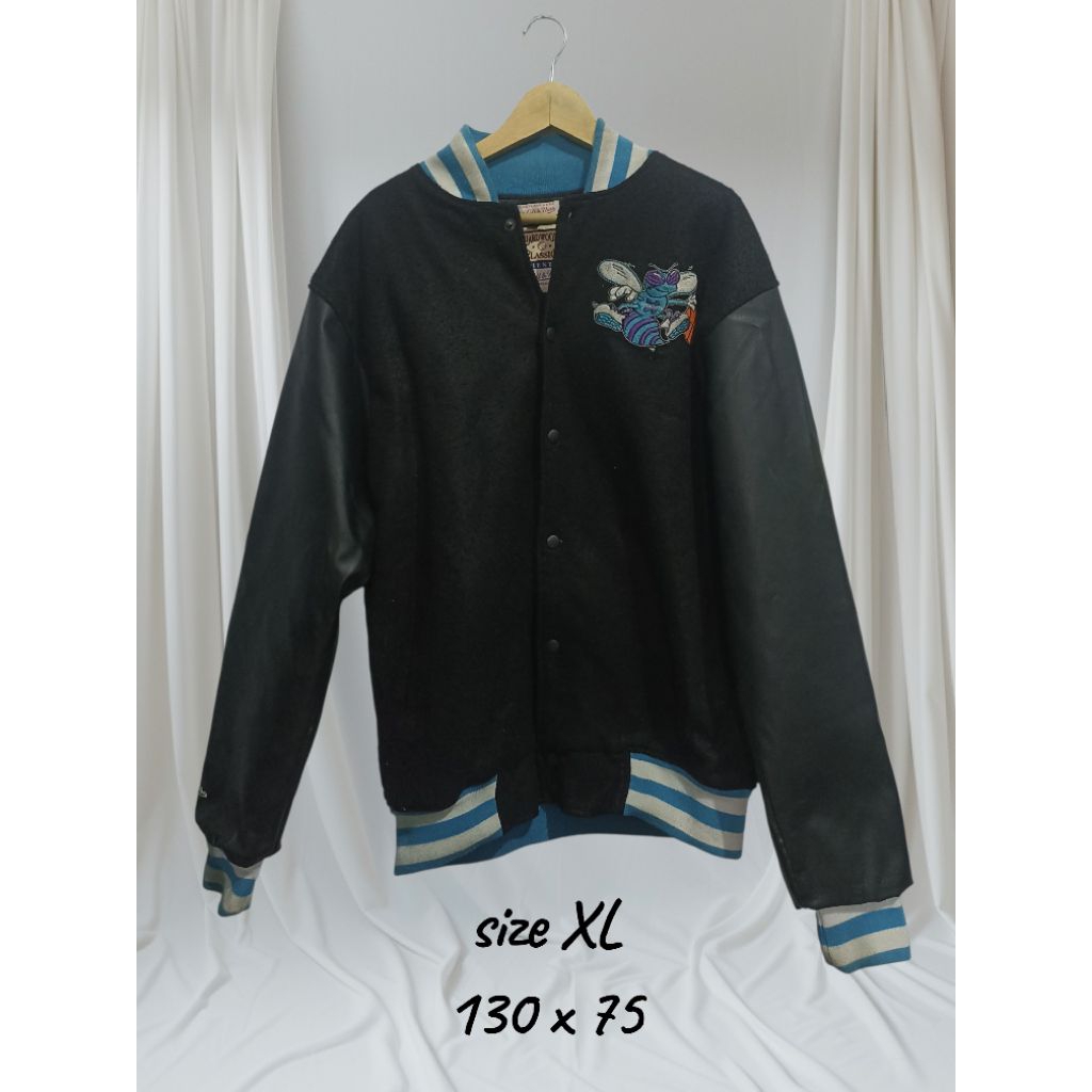 preloved jaket varsity vintage mitchell & ness nba Charlotte hornet size XL