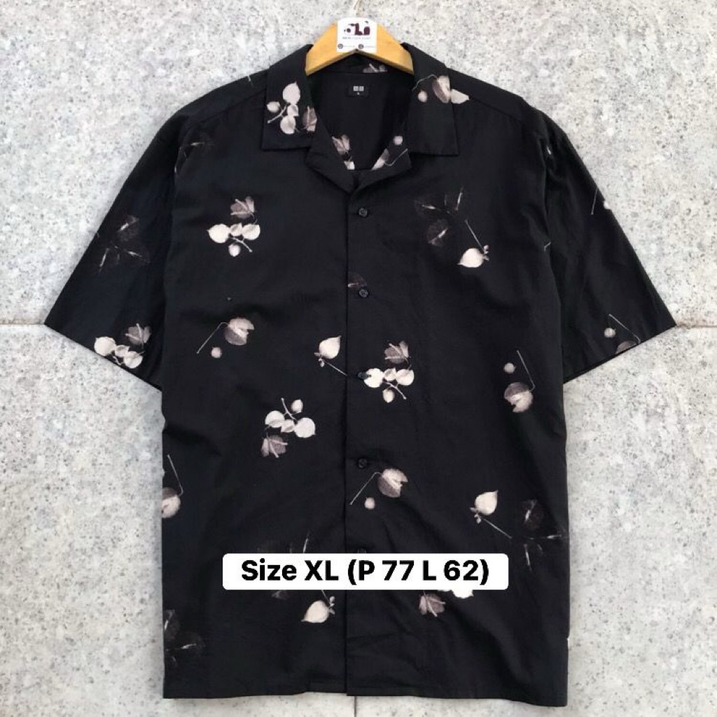 Kemeja Hawaii Pantai Uniqlo