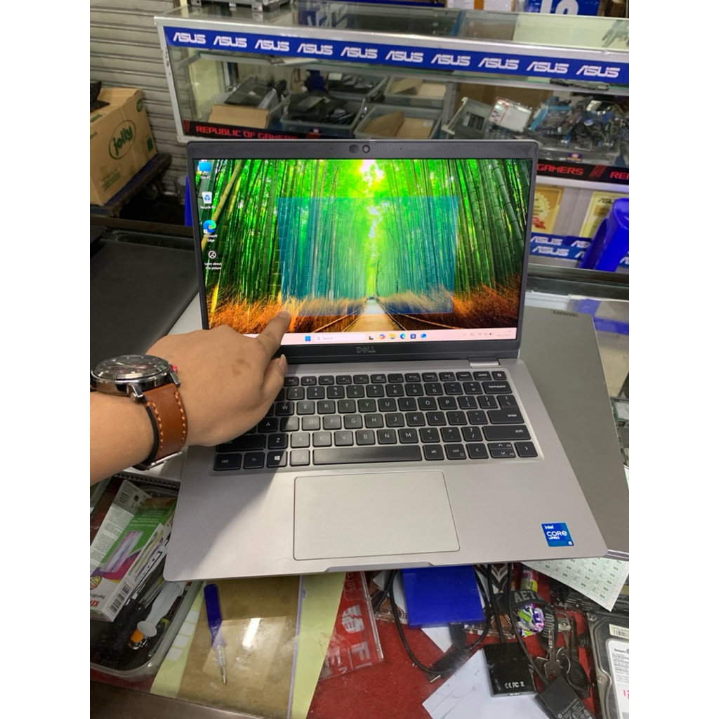 Laptop Dell Latitude 5320 Core I5-1145G7 Ram 16GB/256GB SSD Layar Touchreen
