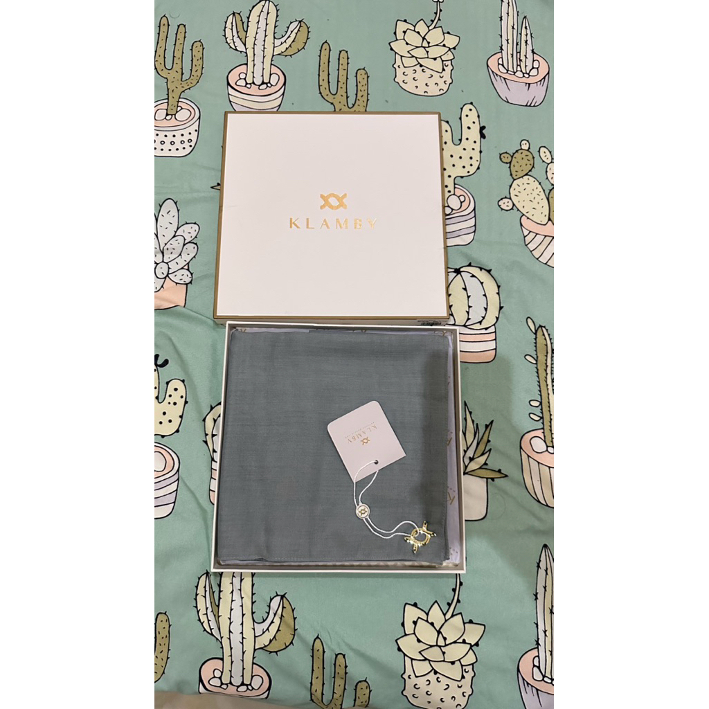 wearing klamby scarf paris polos