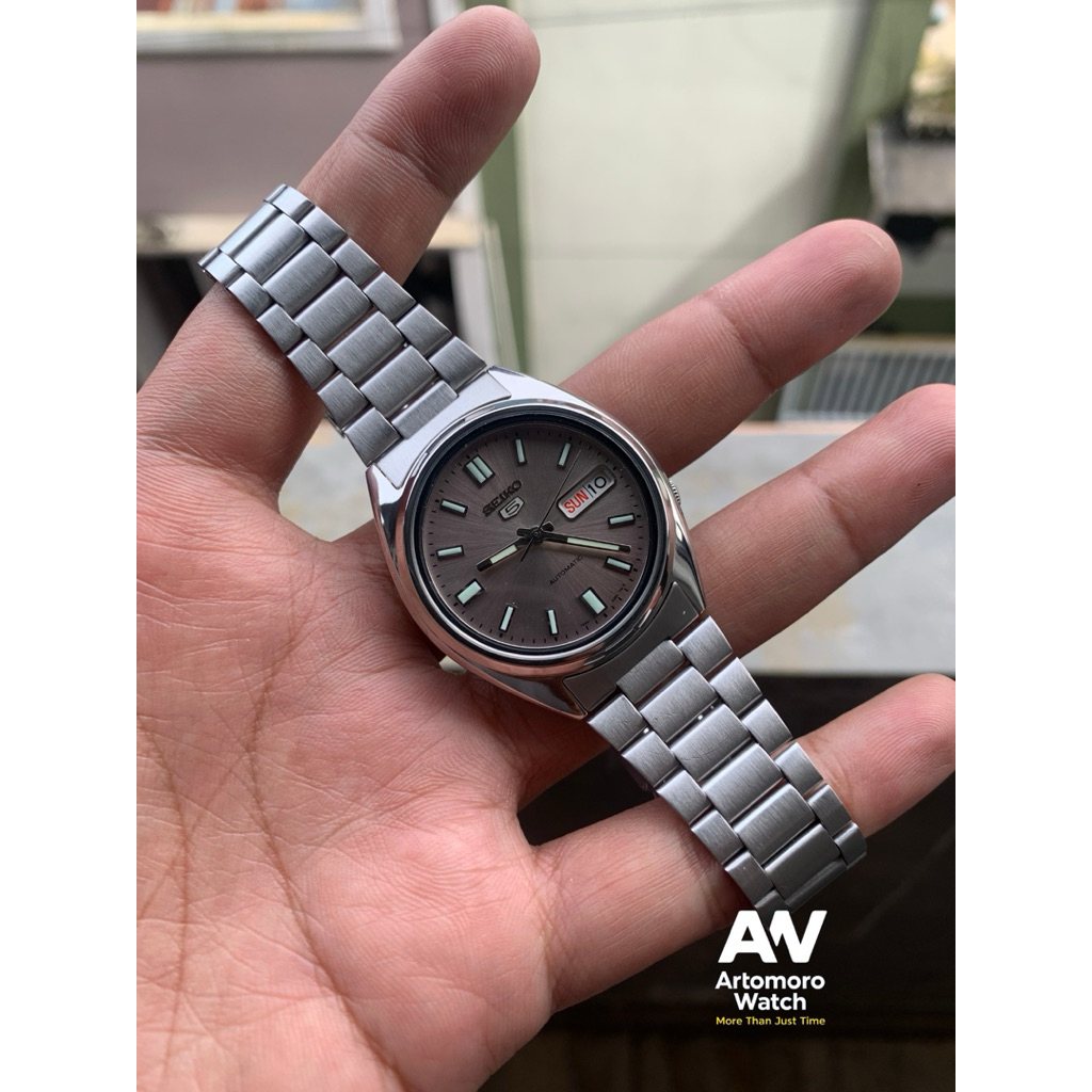 (SOLD) Seiko 5 ‘Oyster’ SNXS73K1 Salmon Dial (Rare)O