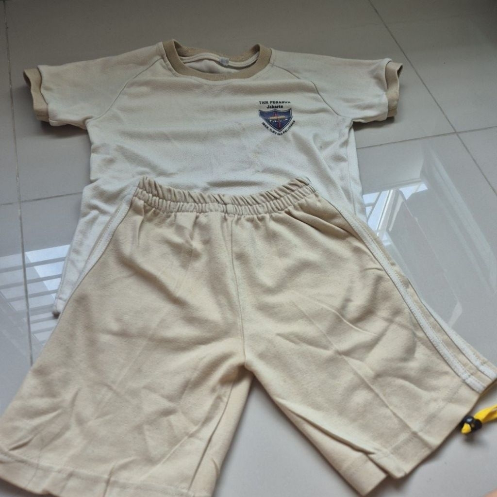 baju seragam olahraga TK penabur uk m