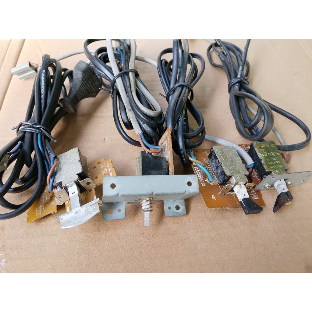 TOMBOL POWER TV POLYTRON SLIM 21 ORIGINAL CABUTAN