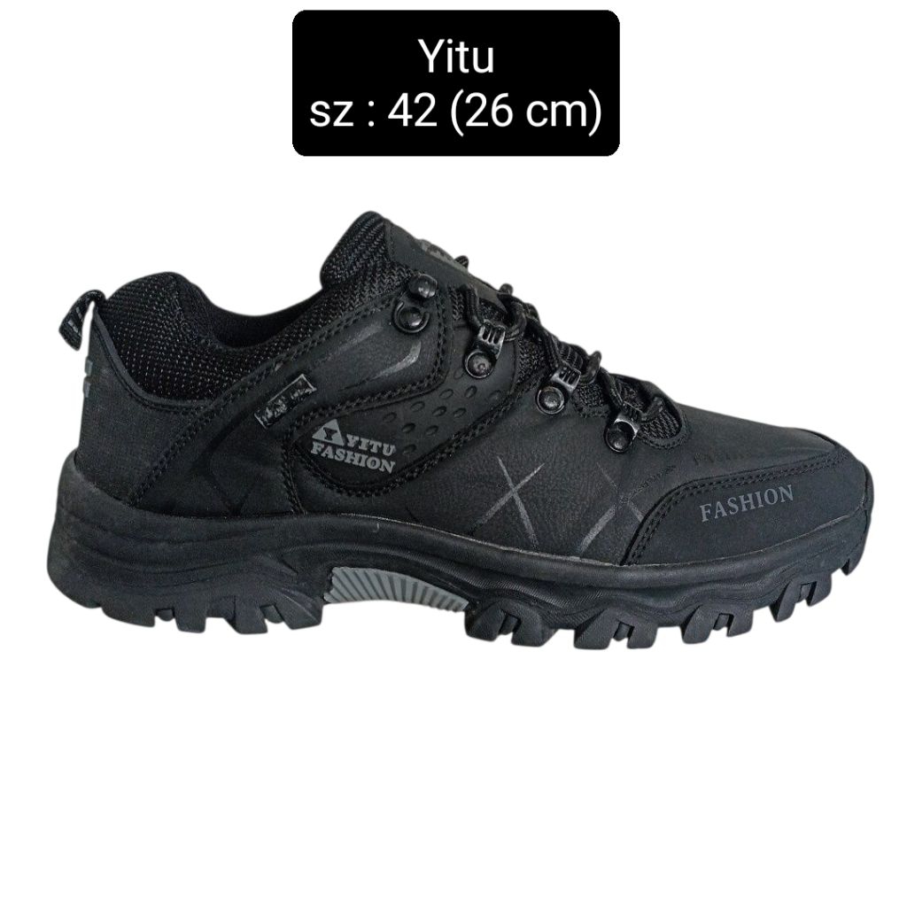 Sepatu outdoor yitu