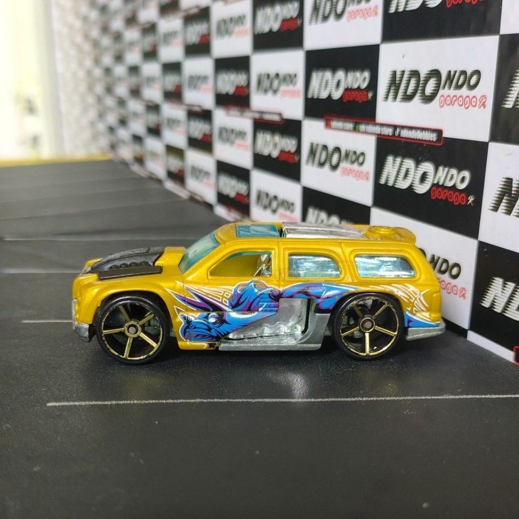 Hot Wheels Rollin' Thunder Gold 2nd Loose Giftpack 2009 Trick Tracks