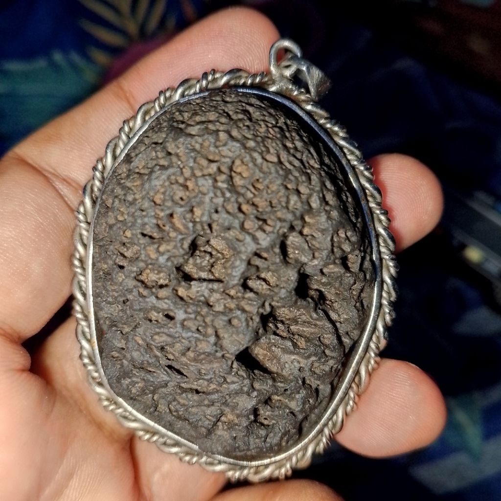 liontin batu badar besi sakral angker unik antik