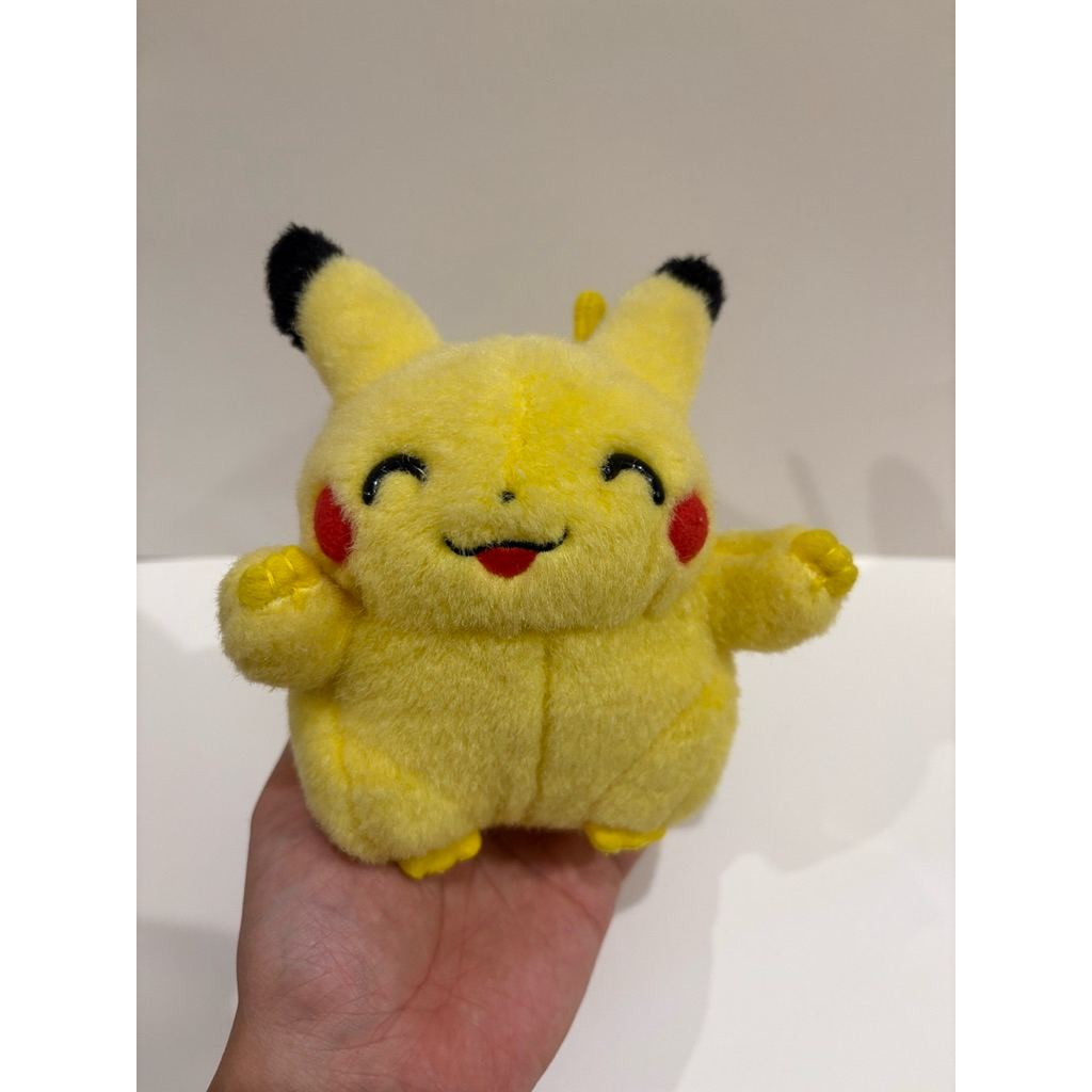 Rare Pikachu banzai A vintage tomy plush 1998