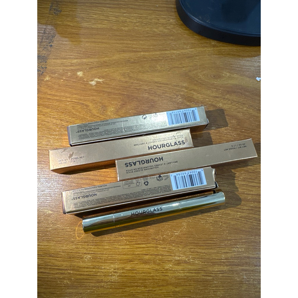 GA GA LIP HOURGLASS PHANTOM SHADE RANDOM