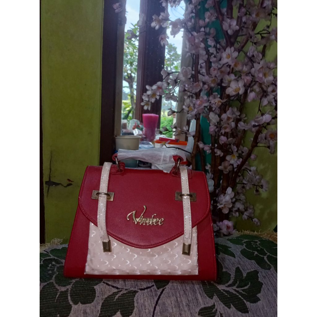 Tas wanita warna merah