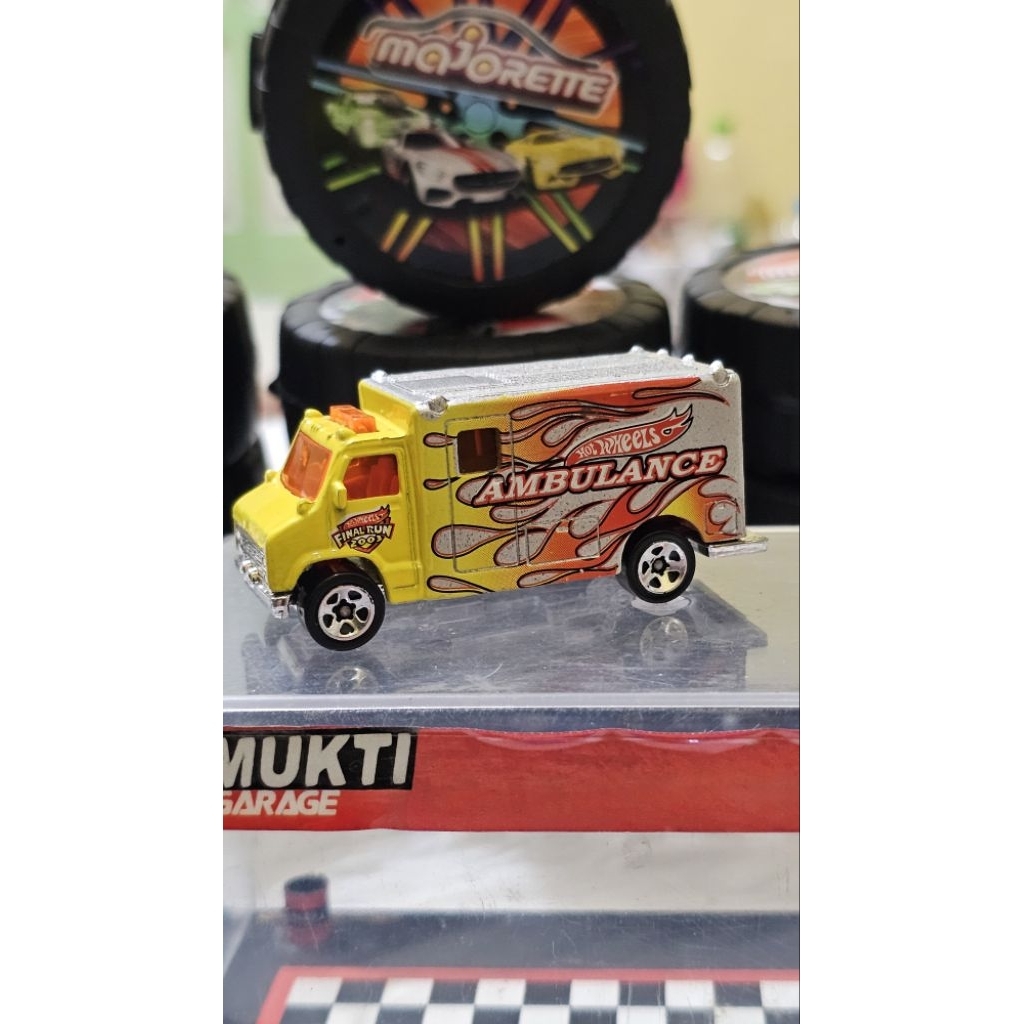 Hot Wheels Ambulance Loose