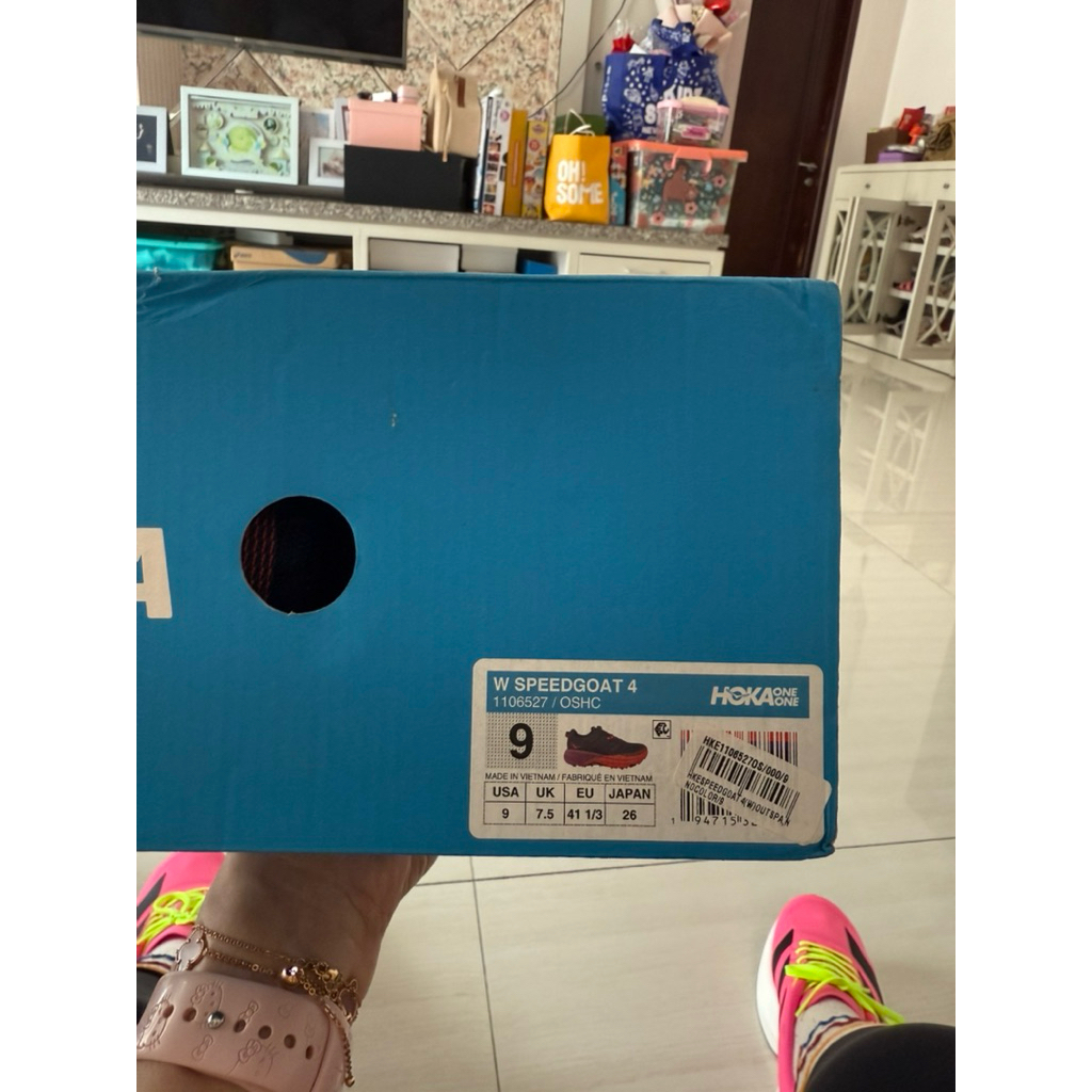 new hoka speedgoat 4 woman size 41 1/3