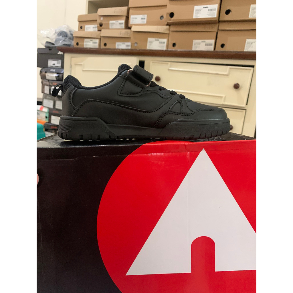 Sepatu Airwalk size 30 dan 31 original sepatu sekolah sepatu olahraga