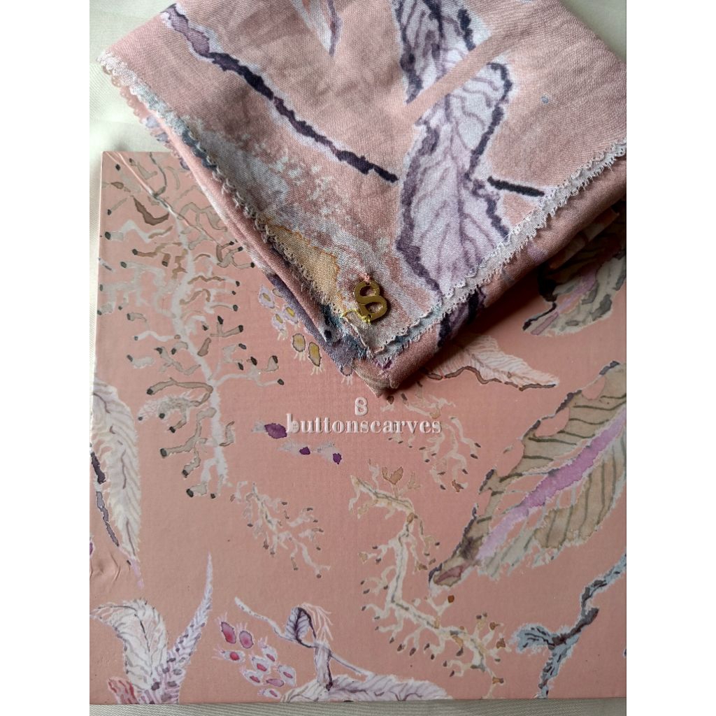 Preloved Le Costa Salmon Buttonscarves