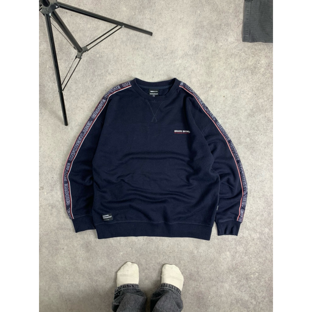 Grooverhyme taped crewneck