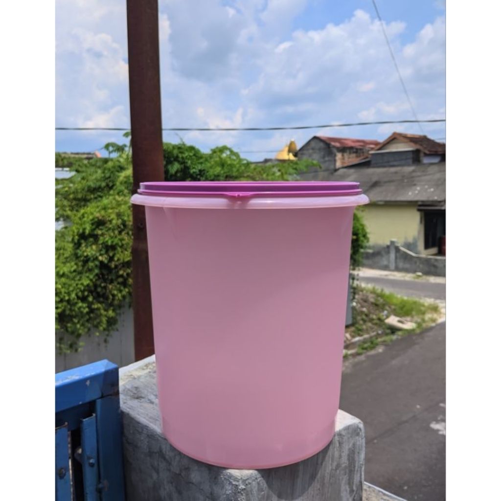 Tupperware giant canister 8,4L toples kerupuk jumbo