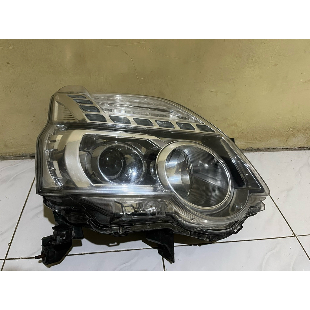 lampu depan Nissan xtrail t31 atau lampu depan Nissan xtrail atau lampu depan xtrail t31 atau lampu 