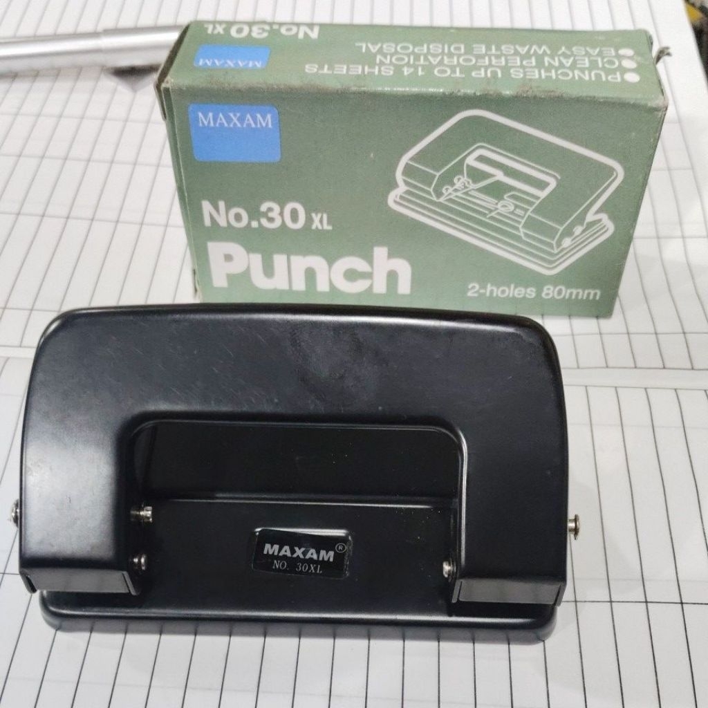 punch/pembolong kertas