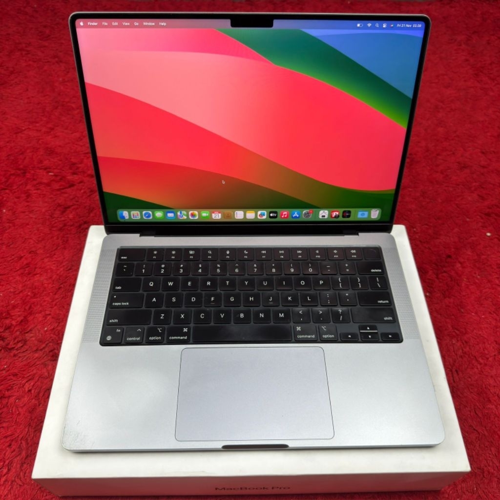 macbook m1 pro layar 14 inch ram 16gb ssd 512gb GPU 16 fullset