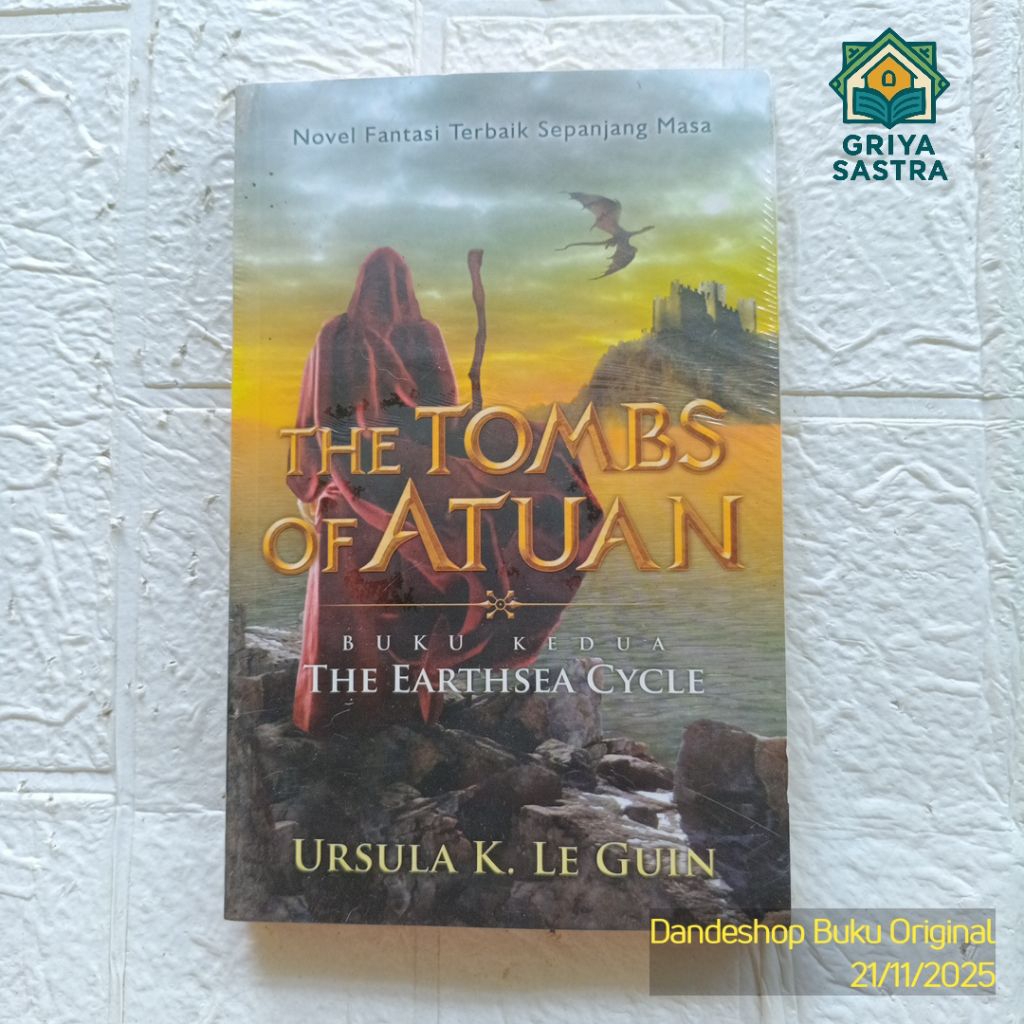 The Tombs of Atuan - The Earthsea Cycle Buku Kedua oleh Ursula K. Le Guin - Novel Original