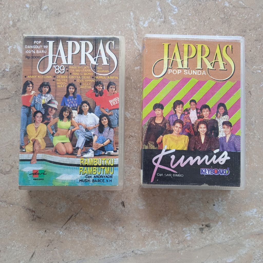 sepaket kaset pita Japras "Rambutku Rambutmu" dan "Kumis"