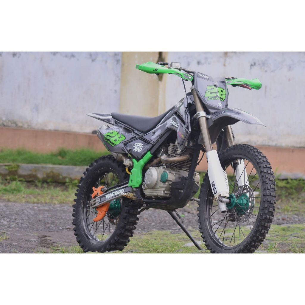 New Design Decal Stiker Kawasaki KLX 140 Motif Cartoon Custom Bahan Maxdecal Premium 3M Laminasi Sup