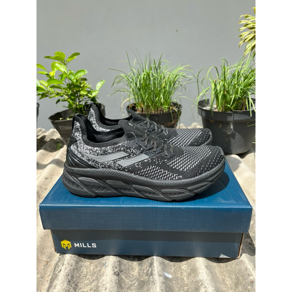SEPATU RUNNING MILLS ENERMAX NANOKNIT