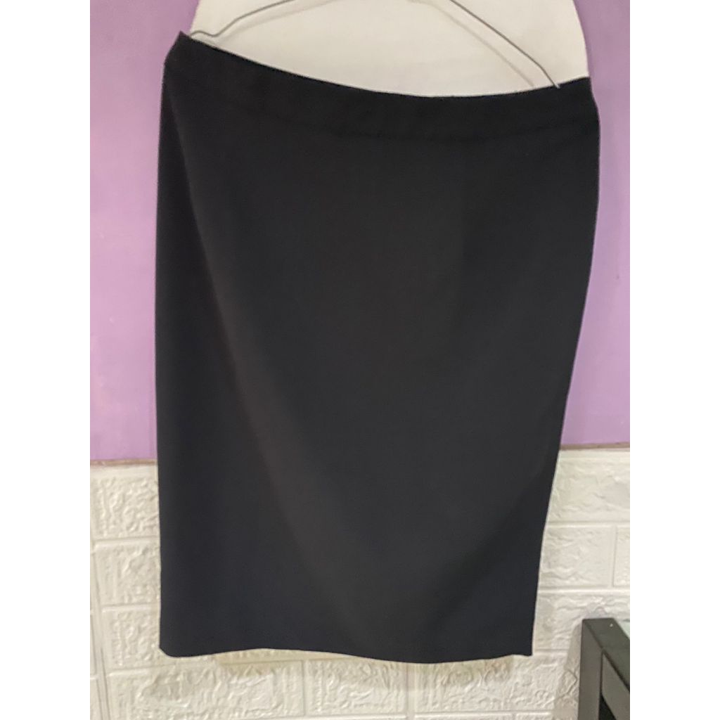 the executive black skirt