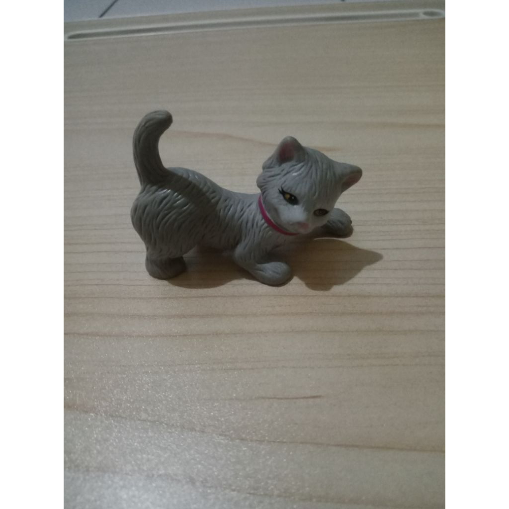 Miniatur Figure Hewan Kucing Warna Abu-Abu