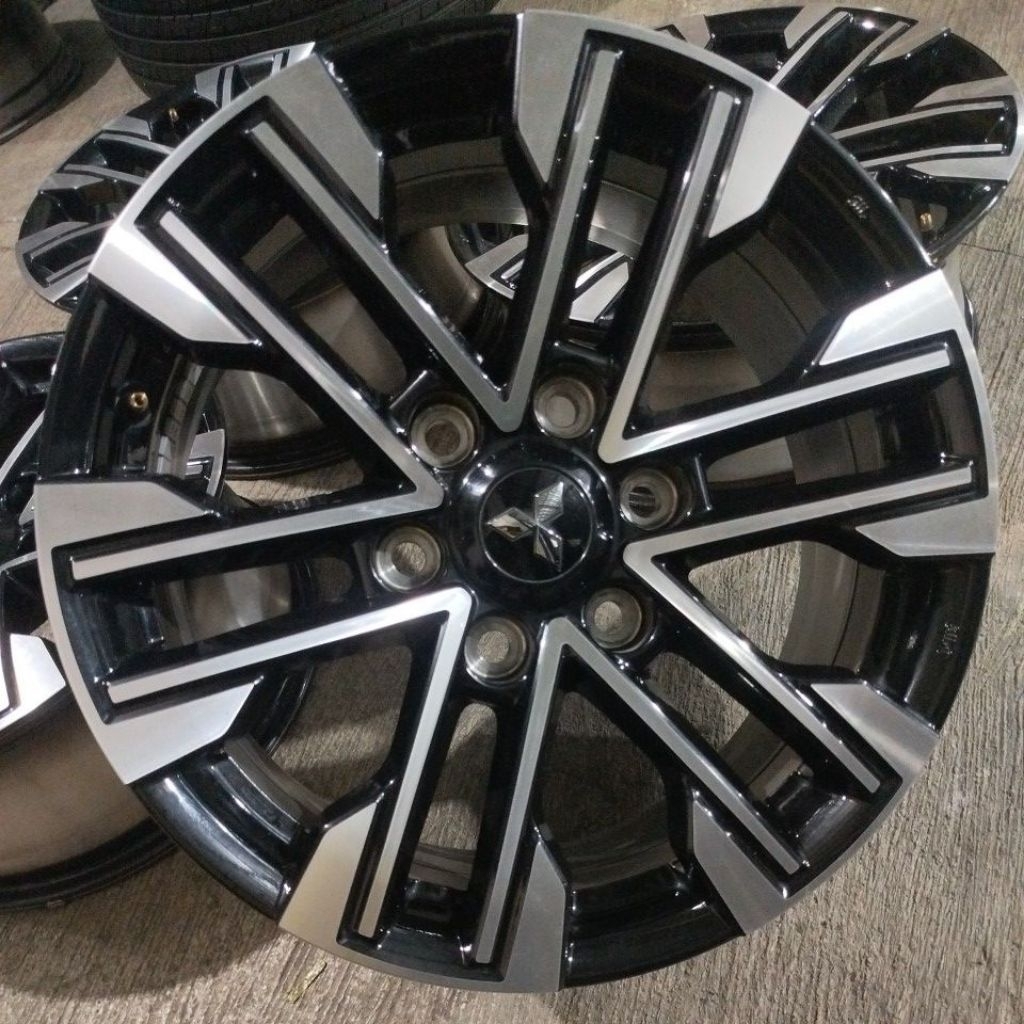 velg pajero dakar 2021-2024 R18 pcd 6x139 original. satuan