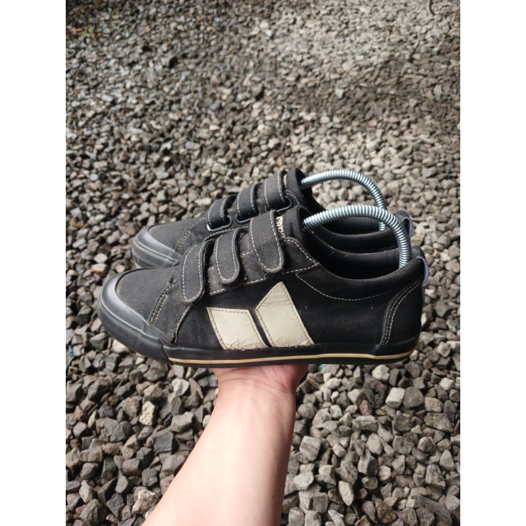 Sepatu Macbeth Eliot Velcro Black Cement