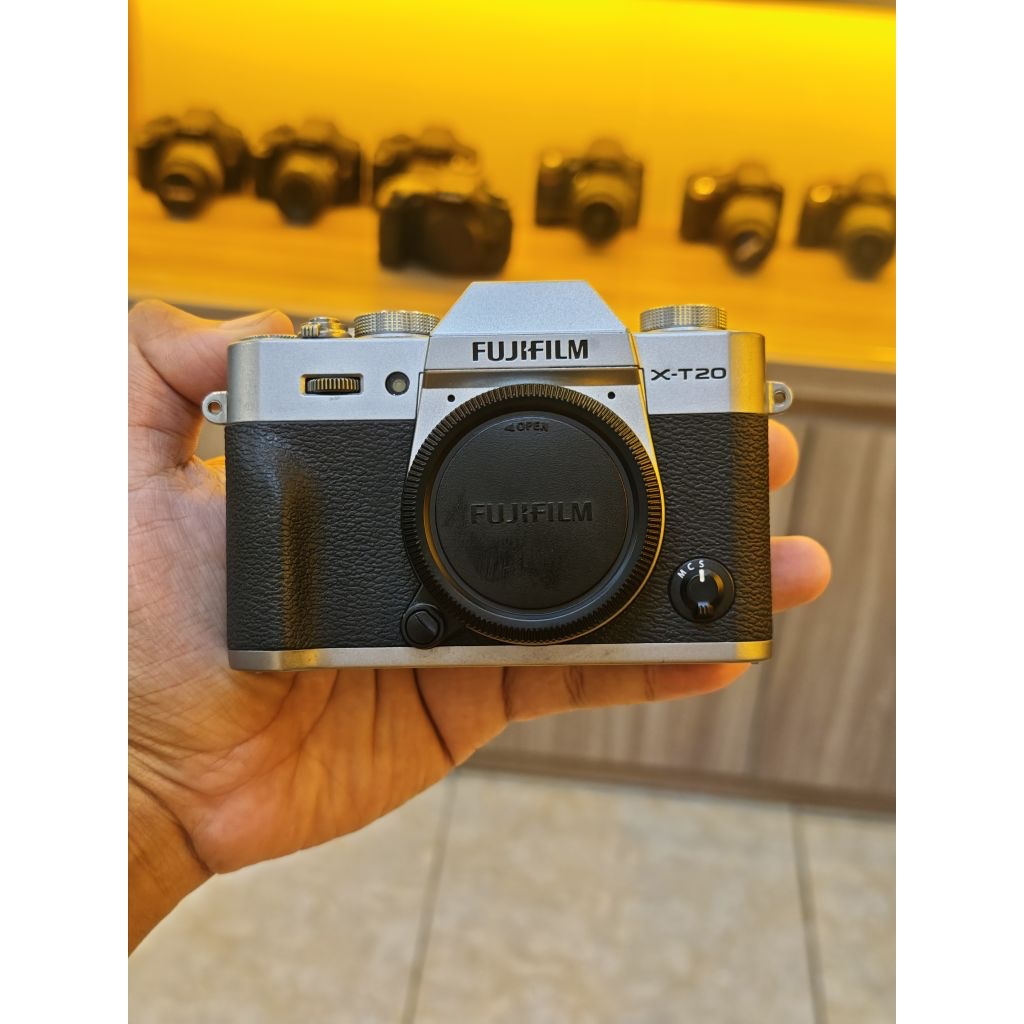 KAMERA FUJIFILM XT20 BODY ONLY - KAMERA FUJIFILM XT20 BODY ONLY