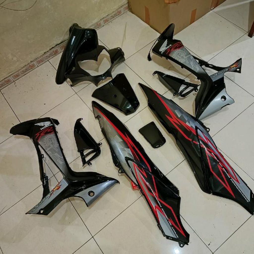 COVER BODY HALUS FULLSET HONDA SUPRA X 125 NEW BATMAN BODI SET SUPRA X 125 BATMAN WARNA HITAM STRIP 