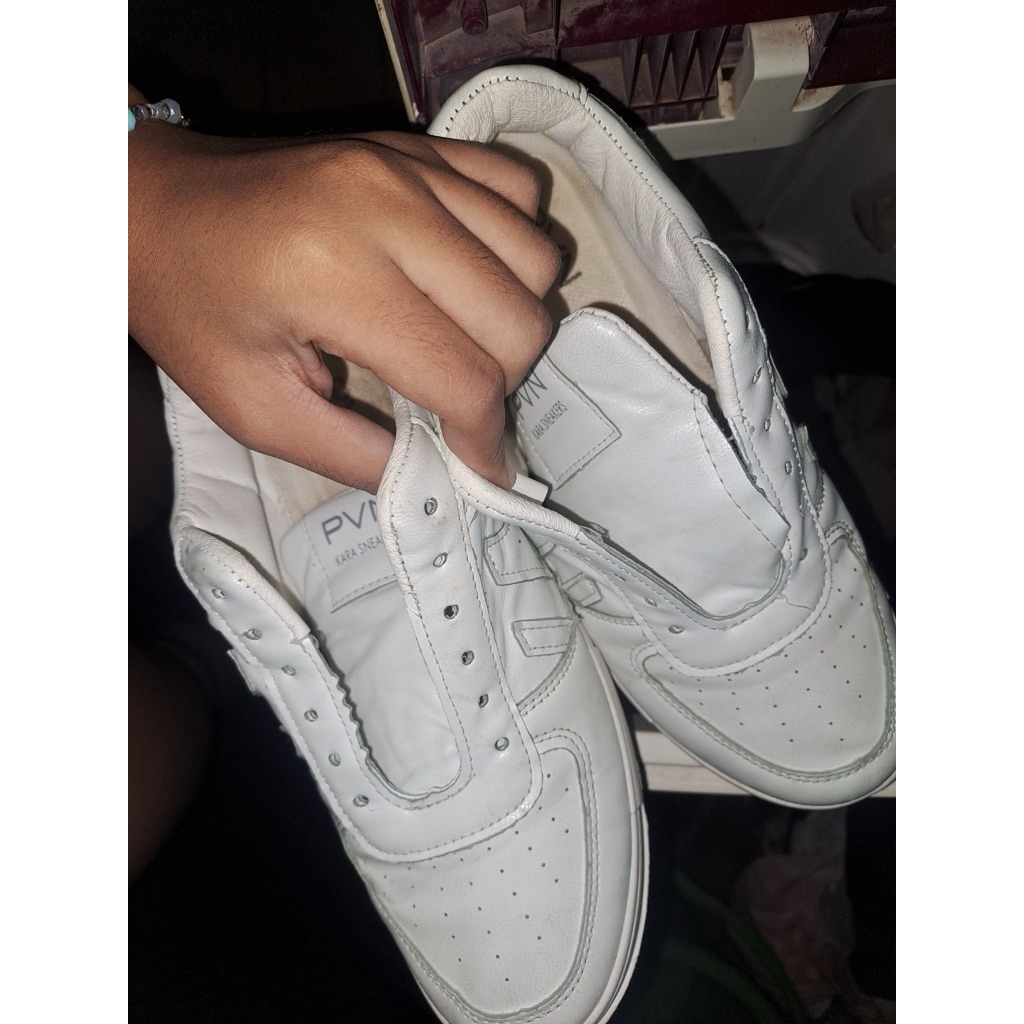 [preloved] sepatu putih pvn