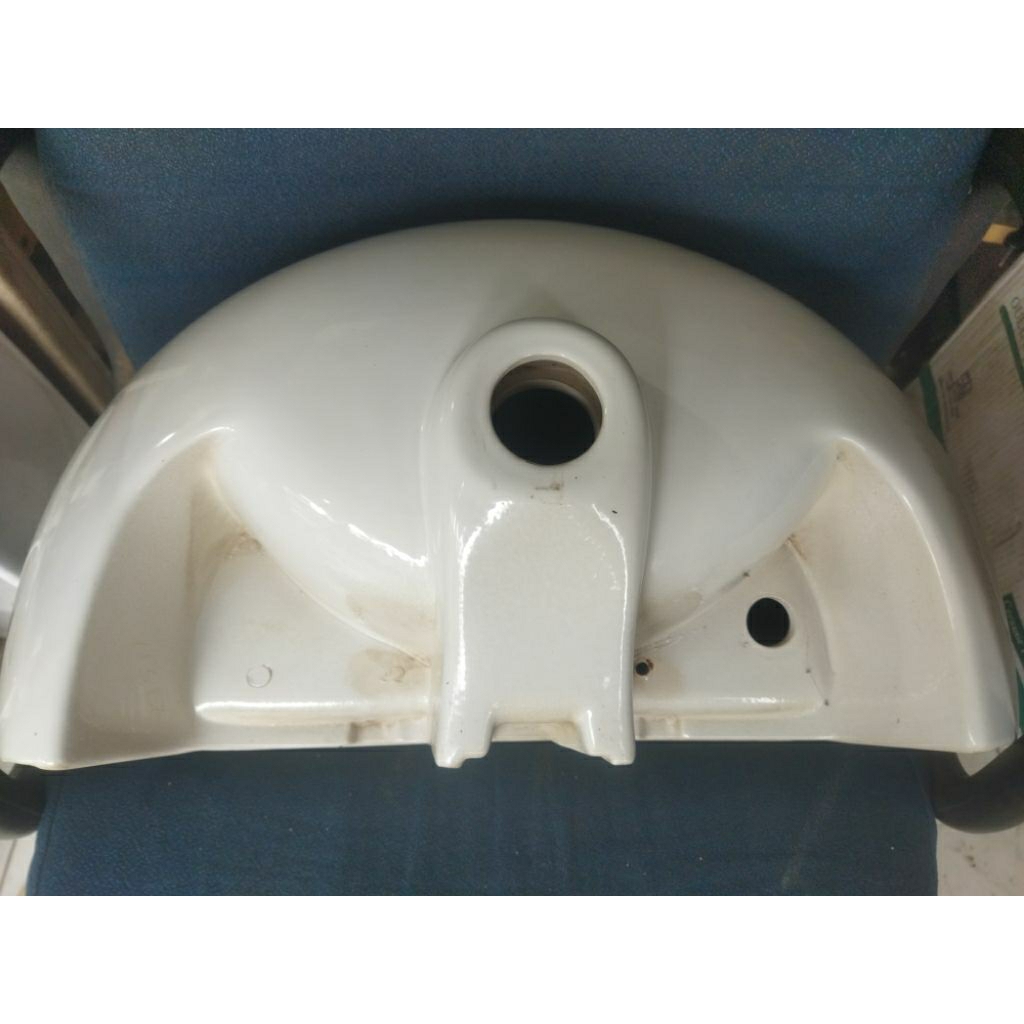 Wastafel TOTO putih second