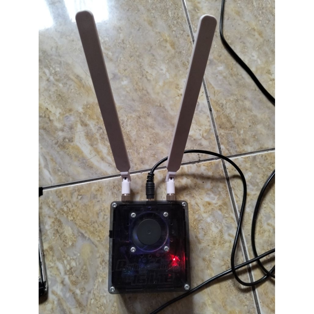modem rakitan 4x akrilik full auto.sudah bisa pake kartu indosat/three hifi.bisa juga buat pake axis