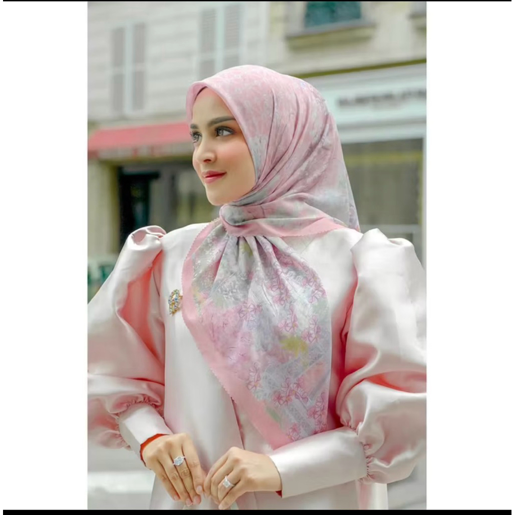 PL Buttonscarves parisian aimer As Is no box