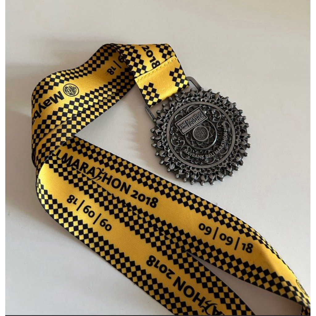 [PRELOVED] MEDALI LARI MARATHON MAYBANK POCARI BOROBUDUR | FULL MARATHON / HALF MARATHON