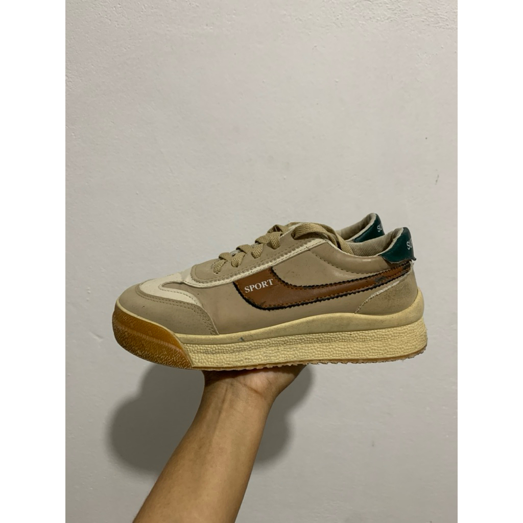 PRELOVED - SEPATU OLAHRAGA