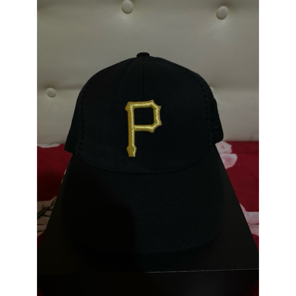 topi mlb  Logo P